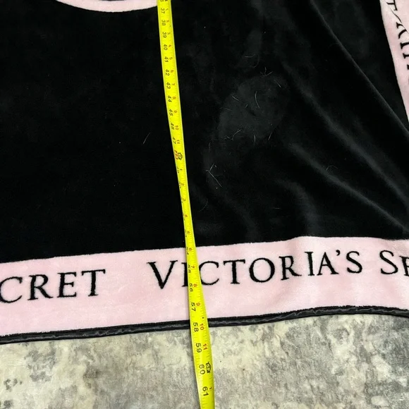 Victoria's Secret Black and Light Pink Throw - Picture 2 of 3